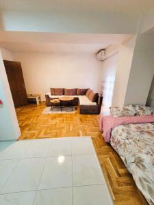 Strumica Studio Apartment Near the City Park -Late check in available-