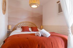 Appart proche plage, avec piscine et climatisation, parking privé - arrivée autonome - lit queen size