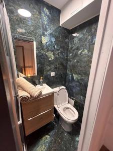 Petit studio et son spa abrité