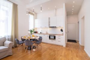 Families & Groups - 4 Bedrooms - Free Parking - Central Location