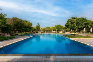 Luxury Villa in Ranches 1, on Pool and Park - Villas, Dubaï