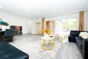 Adelaide Escape and Business-3Bath Full Kitchen Fast Wifi 3TV-for large families and group - Burnside