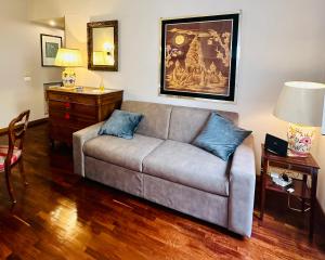 3 minuti a piedi Metro B per Centro e FL1 Fiumicino - La casa di Bubi