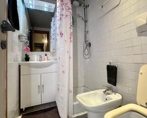 3 minuti a piedi Metro B per Centro e FL1 Fiumicino - La casa di Bubi