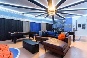 15BR Mansion Near Disney Private Pool Hot Tub