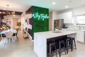 Downtown Austin Oasis w Pool & Hot Tub - Sleeps 18