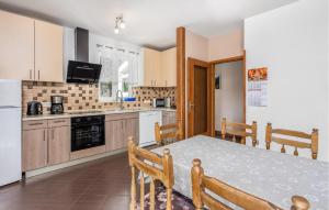 Lovely Apartment In Brsec With House Sea View 