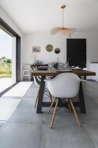 Villas Jolie Maison avec piscine interieure a 5 minutes des plages : photos des chambres