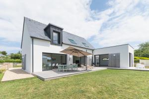 Villas Jolie Maison avec piscine interieure a 5 minutes des plages : Villa