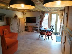 Stone Moor Lodge Justins Peak District Base Camp