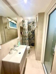 Charming little house with patio close to Monaco