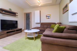 Riverside 2-Bedroom Apartment