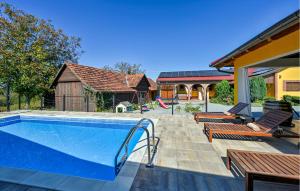 2 Bedroom Cozy Home In Gornja Ploscica