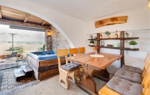 Cozy Home In Kapela With Wifi