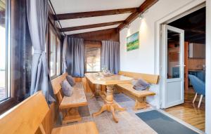 Cozy Home In Kapela With Wifi