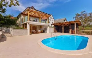 Lovely Home In Visoko With Sauna - Komin