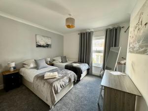 Spacious 3 Bed House Free Parking Maidstone