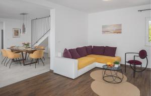 3 Bedroom Gorgeous Home In Jural