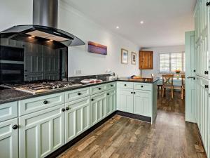 4 Bed in Seaview 87155
