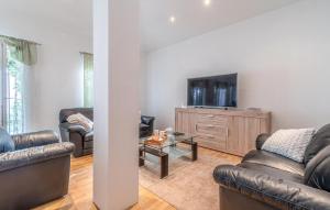 3 Bedroom Cozy Home In Zminj