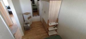 Sunny, spacious, and quiet apt