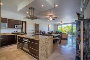 Spacious & Serene PENTHOUSE with Rooftop, Jungle Views, PRIME LOCATION Steps to Beach & 5th Ave