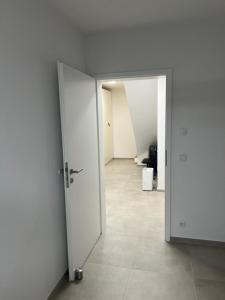 EMMA Gardencity Basement Flat