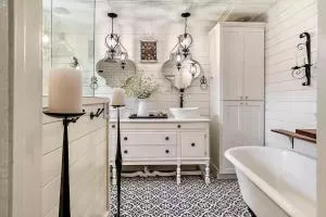 1930s Queen Anne Historic Downtown Retreat - Central Point