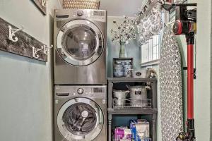 1930s Queen Anne Historic Downtown Retreat
