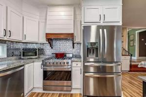 1930s Queen Anne Historic Downtown Retreat