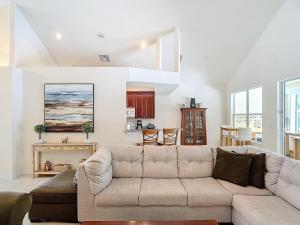 Classic Arcades Heated Pool Home by Beach & Dining