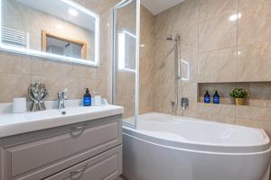 Prague Days - Apartment with 2 Bedrooms and 2 Balconies in Vinohrady