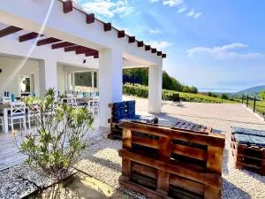 Antmann Bor Terasz Szállás - Mencshely