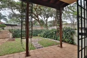 Crowley Cottage - Bushman Rock