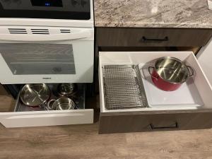 Bright Private 2BR Suite Near Niagara Falls Family-Friendly
