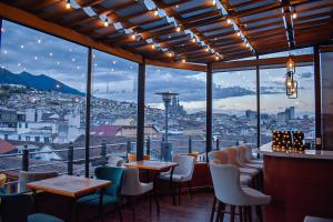 Hotel & Rooftop King Experience by David