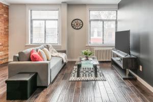 Cozy 1BR- Condo Unit - James Street North