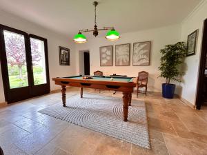 Maisons de vacances La Faisanderie a 5 min du Chateau de Chambord avec Grand Parc et Piscine : photos des chambres