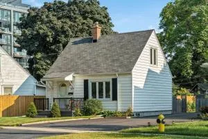 Heritage 3BR Etobicoke Gem, Sherway Gardens, BBQ - Etobicoke