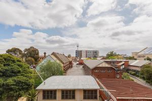 Concrete Junction - Sunny, Industrial Balcony Haven