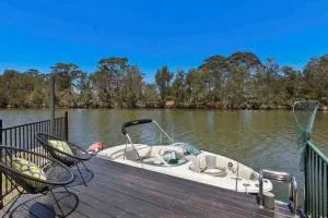 DOCK 08 Riverside Entertainer Pets Welcome - Tuggerah