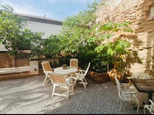 The Black Tree Hotel Colonial