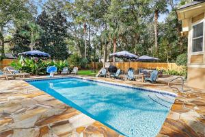 Gorgeous 7 Bed 6 & 1-2 Bath Home with Private Heated Pool