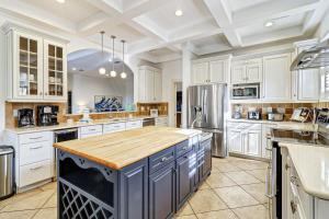 Gorgeous 7 Bed 6 & 1-2 Bath Home with Private Heated Pool
