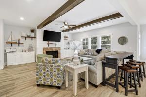 7 bd 6 and one half bath with private pool spa & beach path