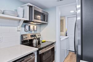 EZ Beach Access - 2 Bed 2 and one half Bath 23 Coligny Villa