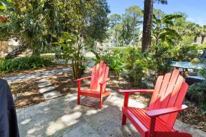 EZ Beach Access - 2 Bed 2 and one half Bath 23 Coligny Villa