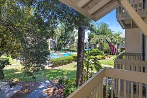 EZ Beach Access - 2 Bed 2 and one half Bath 23 Coligny Villa