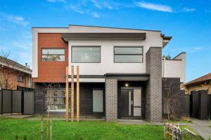 Long-Term Stays-2BR Townhouse on Bell Street, Preston, Central & Near Tram, pets welcome