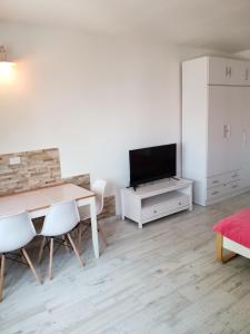 Designer 1 bedroom apartment White Tree 2 minutes to the beach in the city center, Puerto de la Cruz, Tenerife